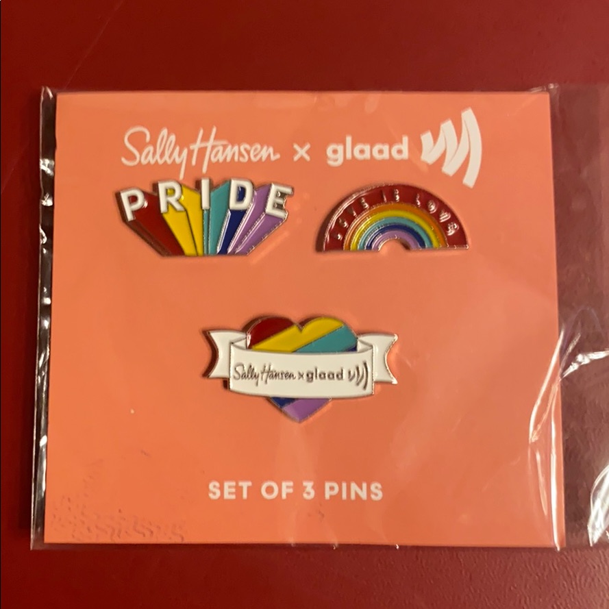 Sally Hansen X Glaad Set 3 Pins Pride Love Is Love 11$